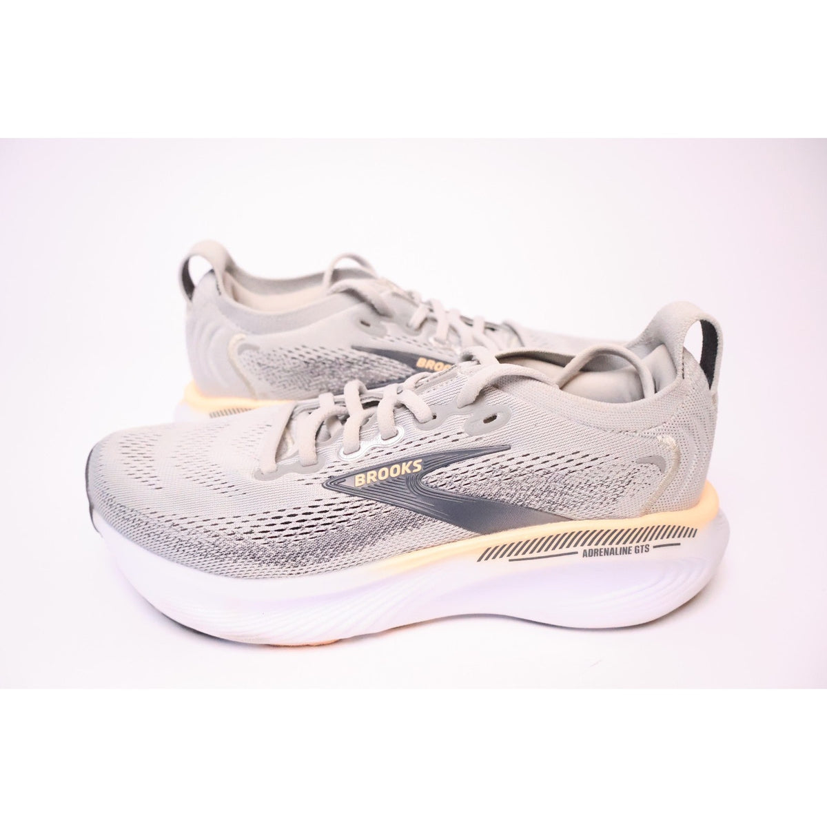 Brooks Adrenaline GTS 25 Womens Sz 6D Gray Running Shoes Sneakers Excellent #168
