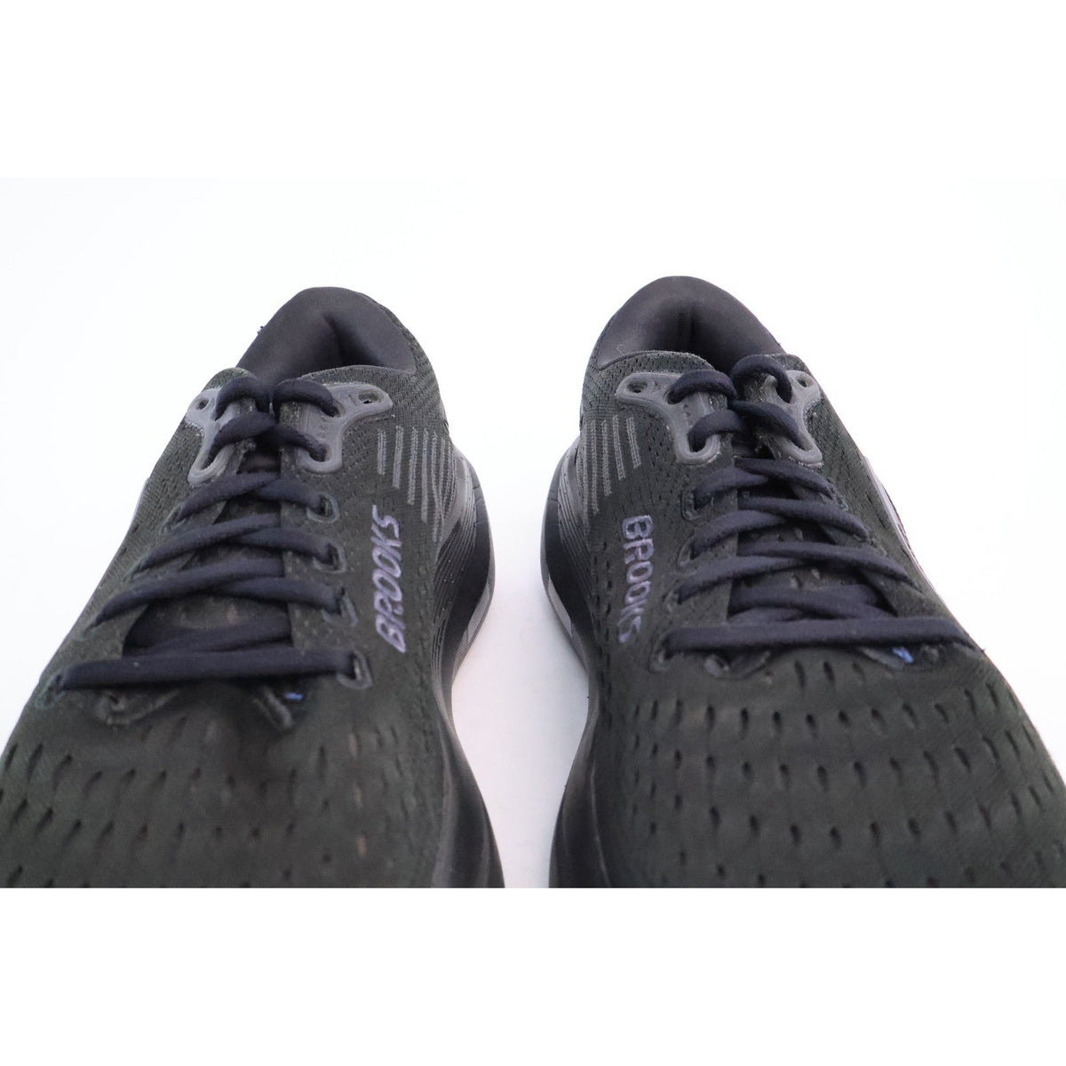 Brooks Ghost Max 3 Women’s Size 7 Black Lace Up Running Sneaker Shoes #121