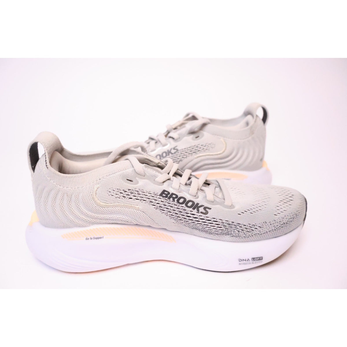 Brooks Adrenaline GTS 25 Womens Sz 6D Gray Running Shoes Sneakers Excellent #168