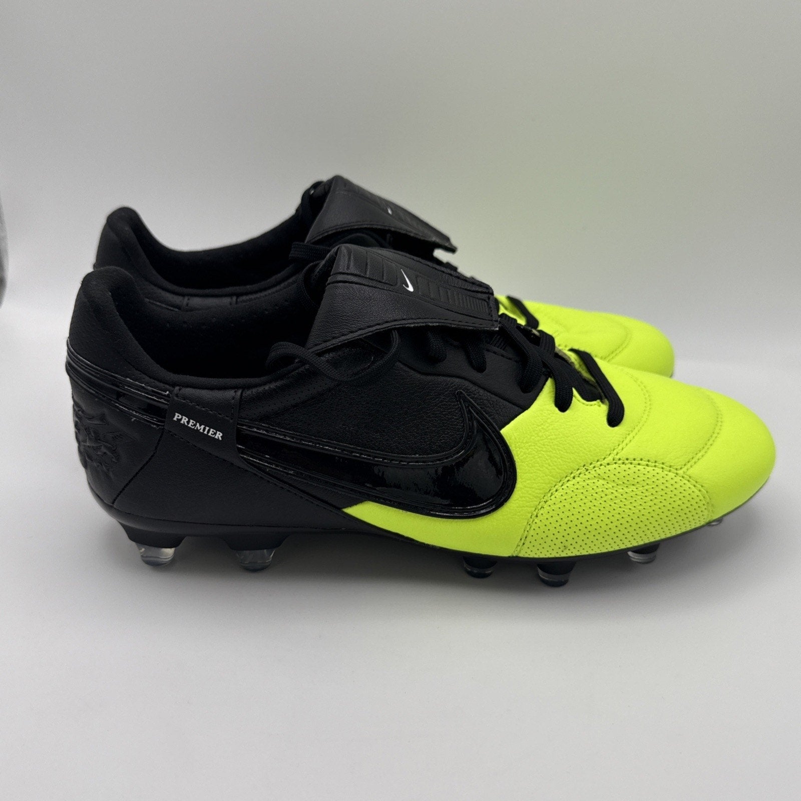Nike Premier 3 Firm Ground Soccer Cleats AT5889-009 Mens Size 6.5 Black Volt