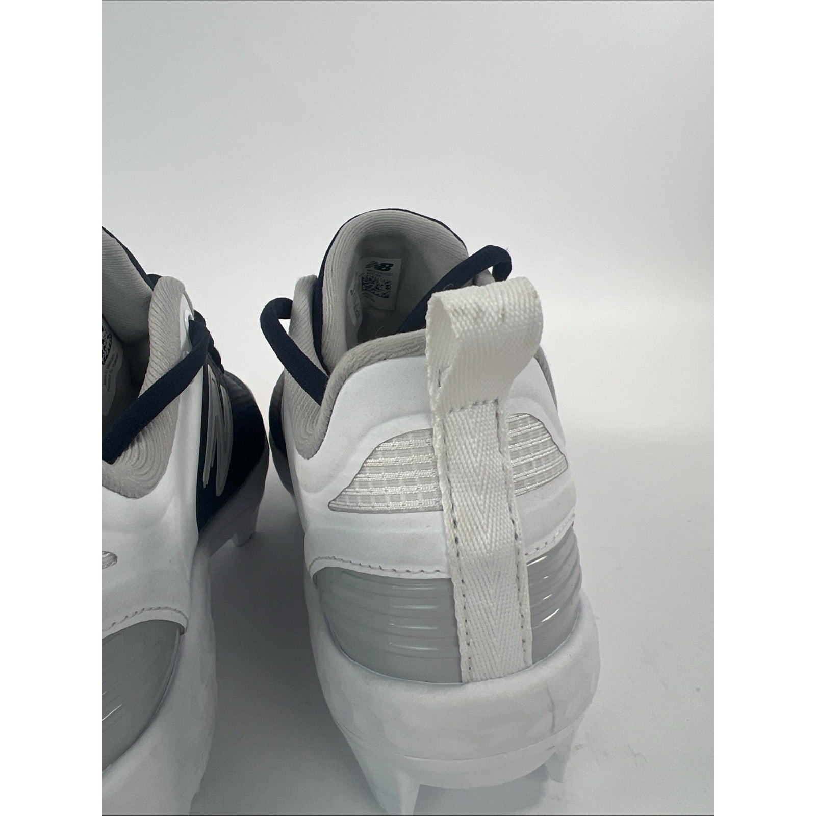 New Balance Fresh Foam Velo V3 Sz W6 / M4.5 Navy/White Cleats Molded SPVELON3