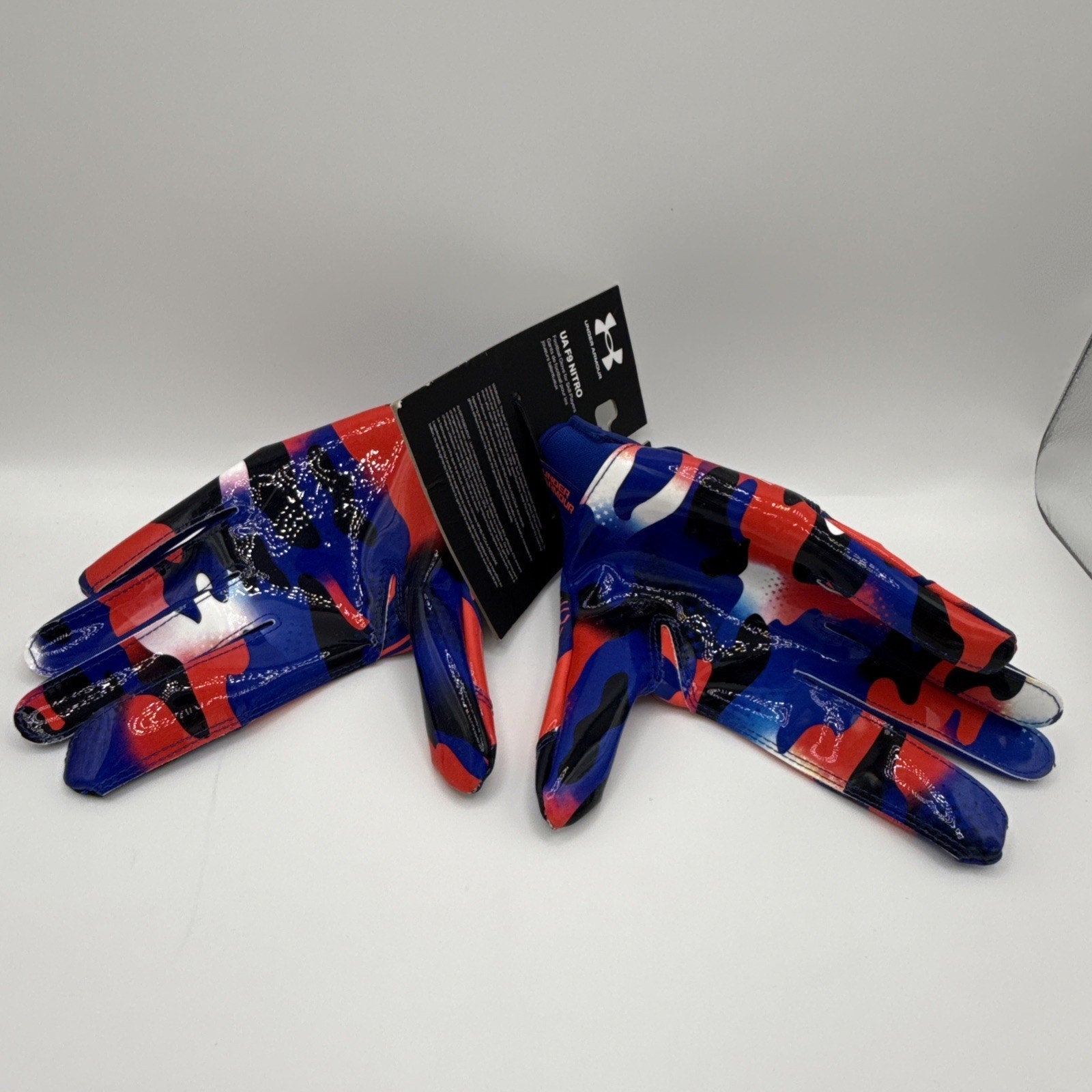 NEW Size SM Under Armour F9 Nitro Men's Football Gloves w Sticky Gluegrip.