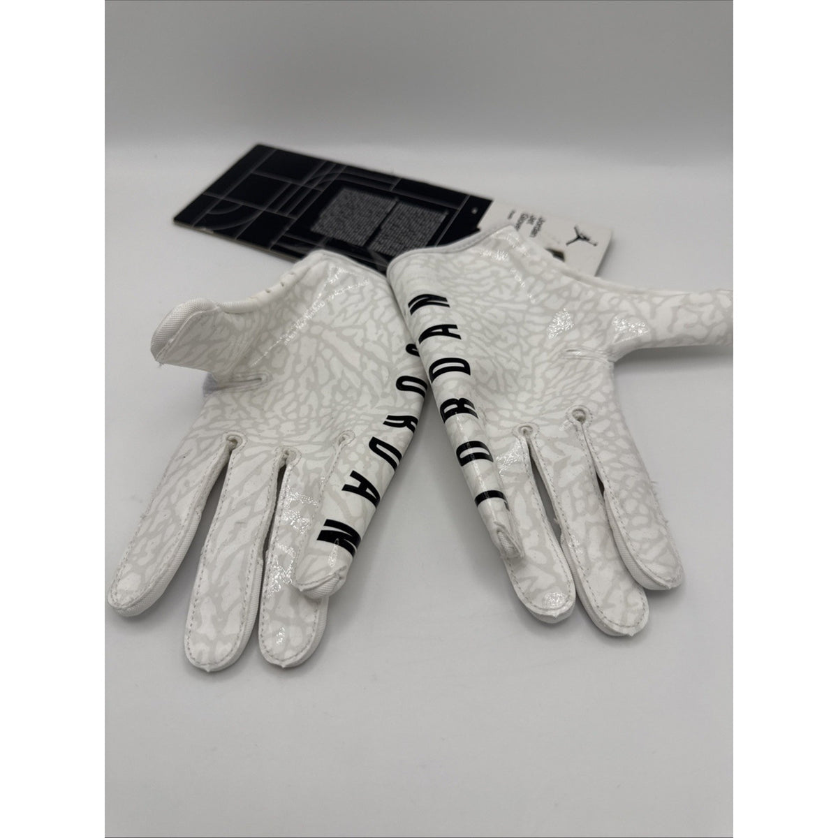 New Nike Jordan Jet 7.0 White Football Gloves Adult Size Medium.