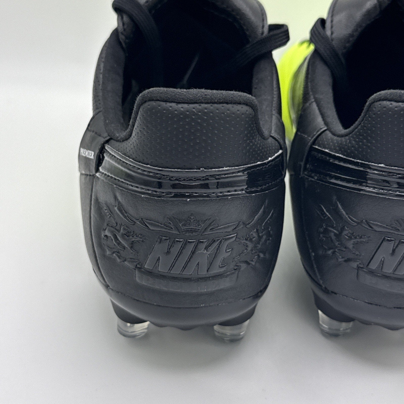 Nike Premier 3 Firm Ground Soccer Cleats AT5889-009 Mens Size 6.5 Black Volt