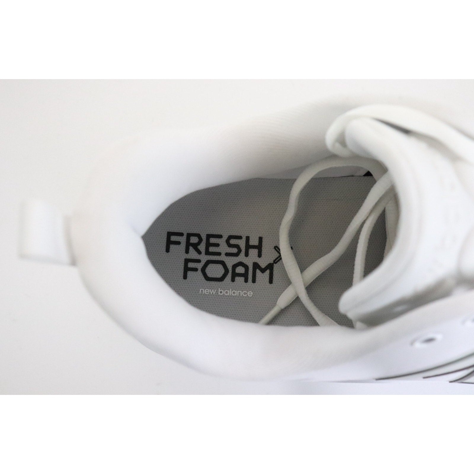 New Balance Fresh Foam Cleats X 3000 V6 Metal White SIZE Men's 16 Women's 17.5