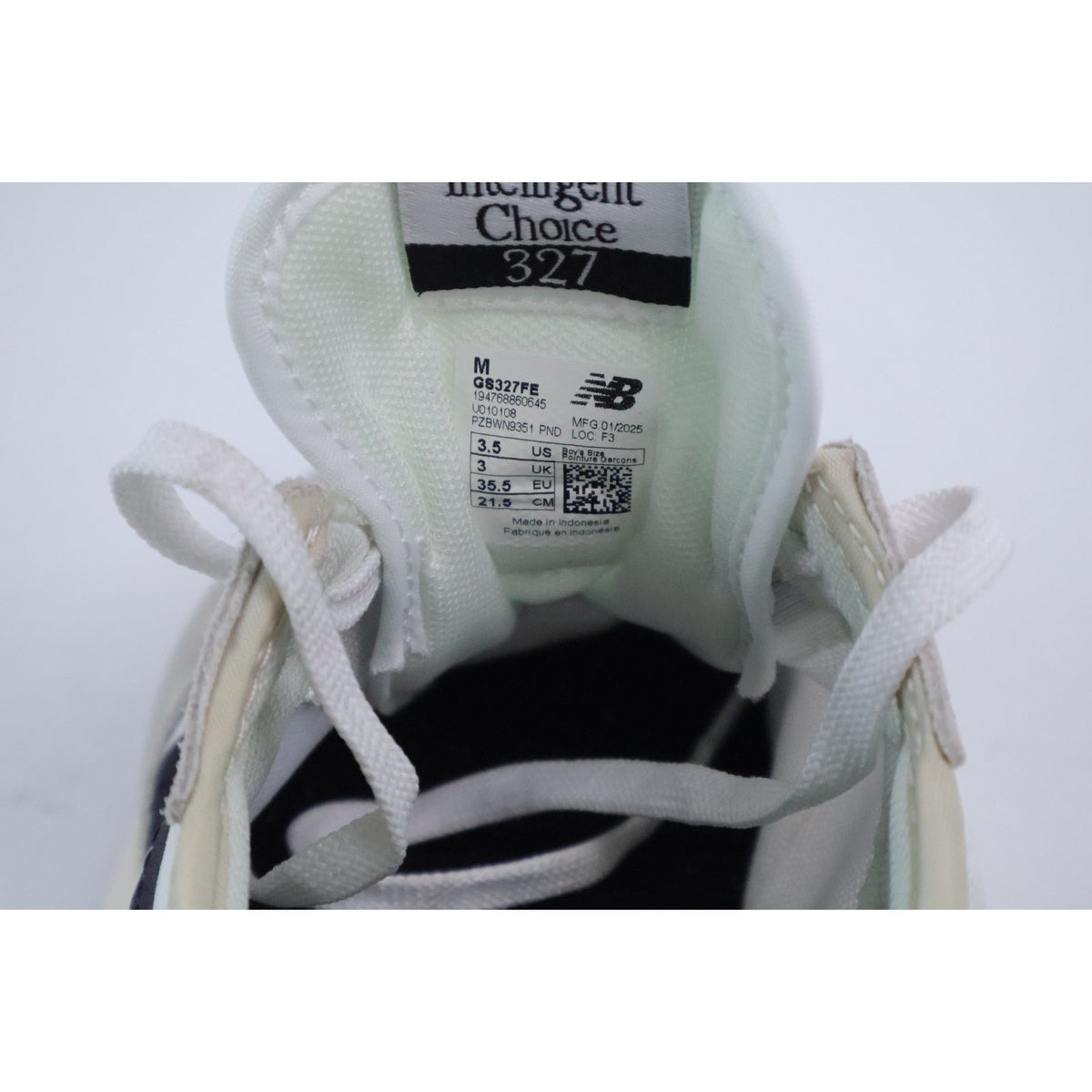 New Balance 327 Boys Size 3.5 Sea Salt White Black Running Shoes NEW Read #19
