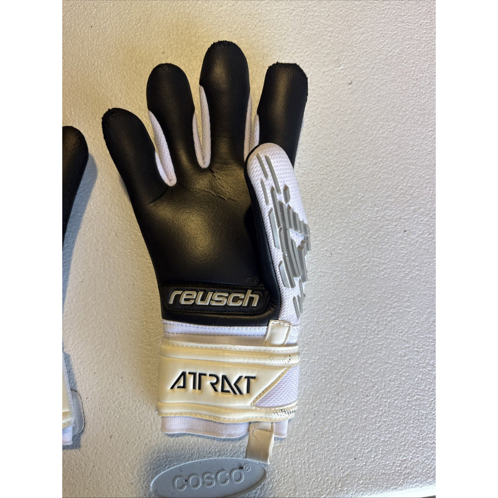 Reusch Attrakt Freegel Silver Finger Support Goalkeeper Glove, Size 7 (INV38)