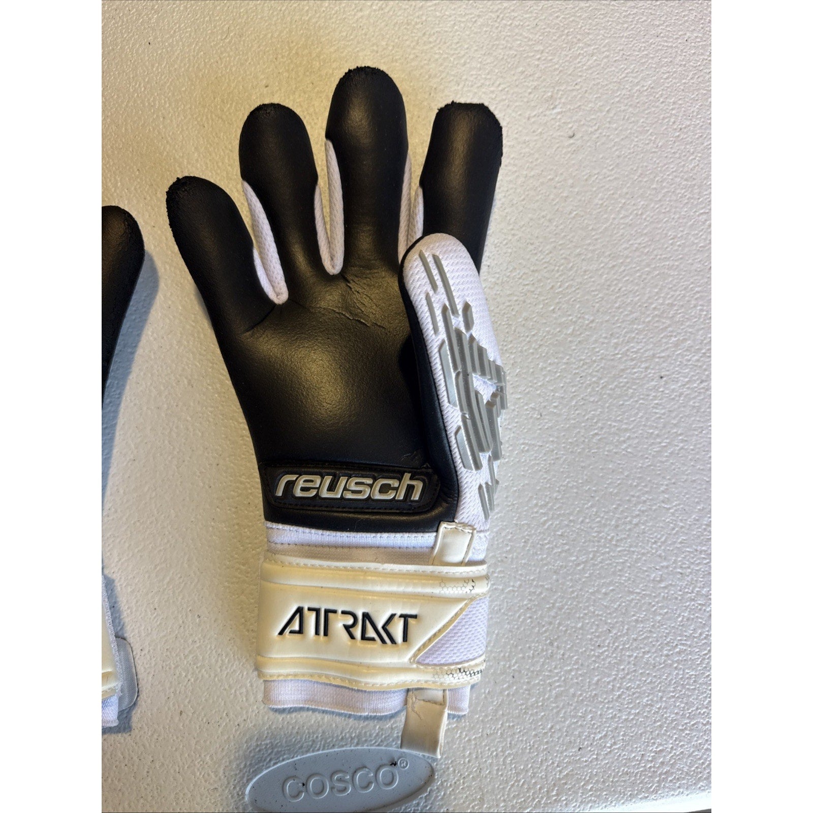 Reusch Attrakt Freegel Silver Finger Support Goalkeeper Glove, Size 7 (INV38)