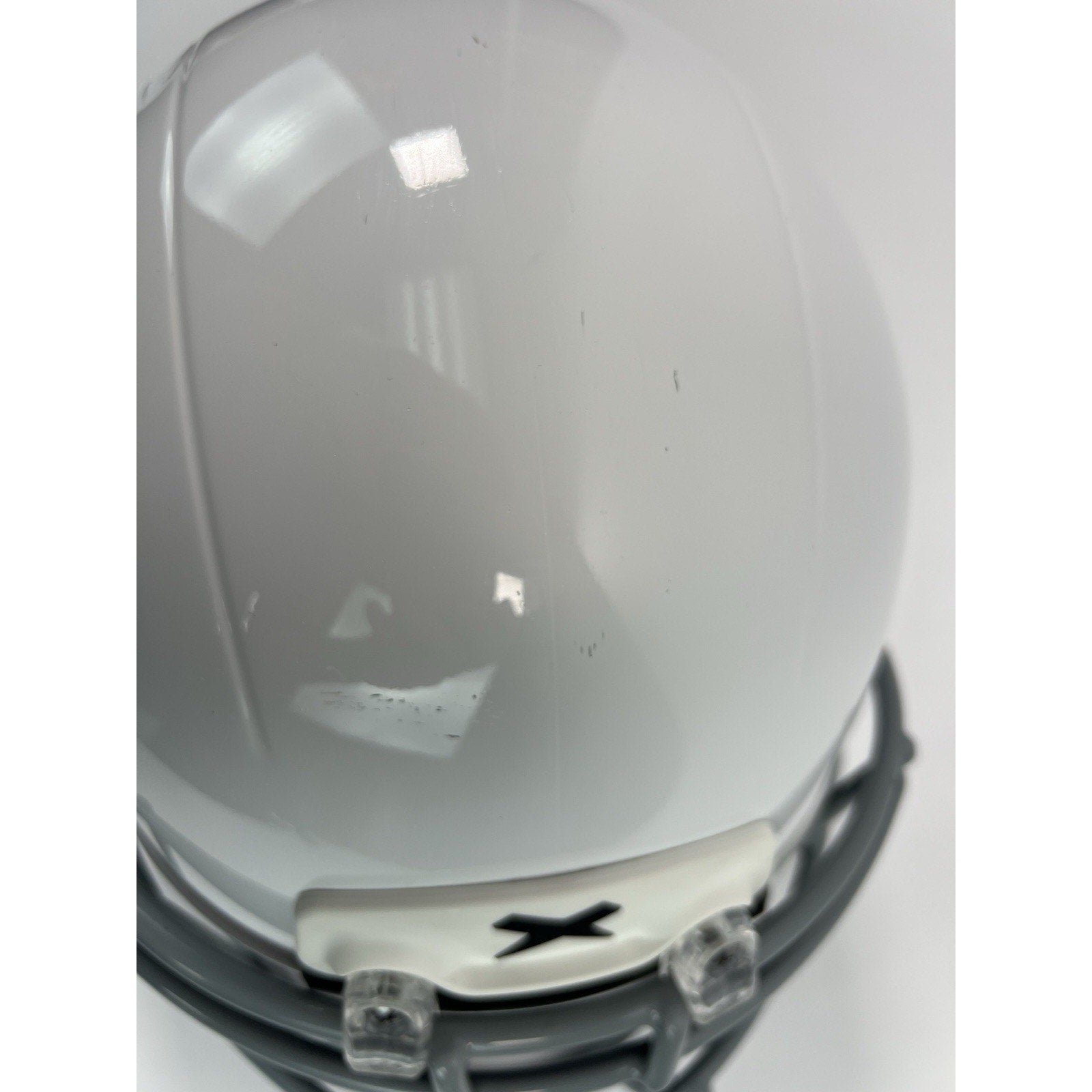 Xenith X2E+ / 2023 / Youth Football Helmet / Size Medium/ White Read INV30
