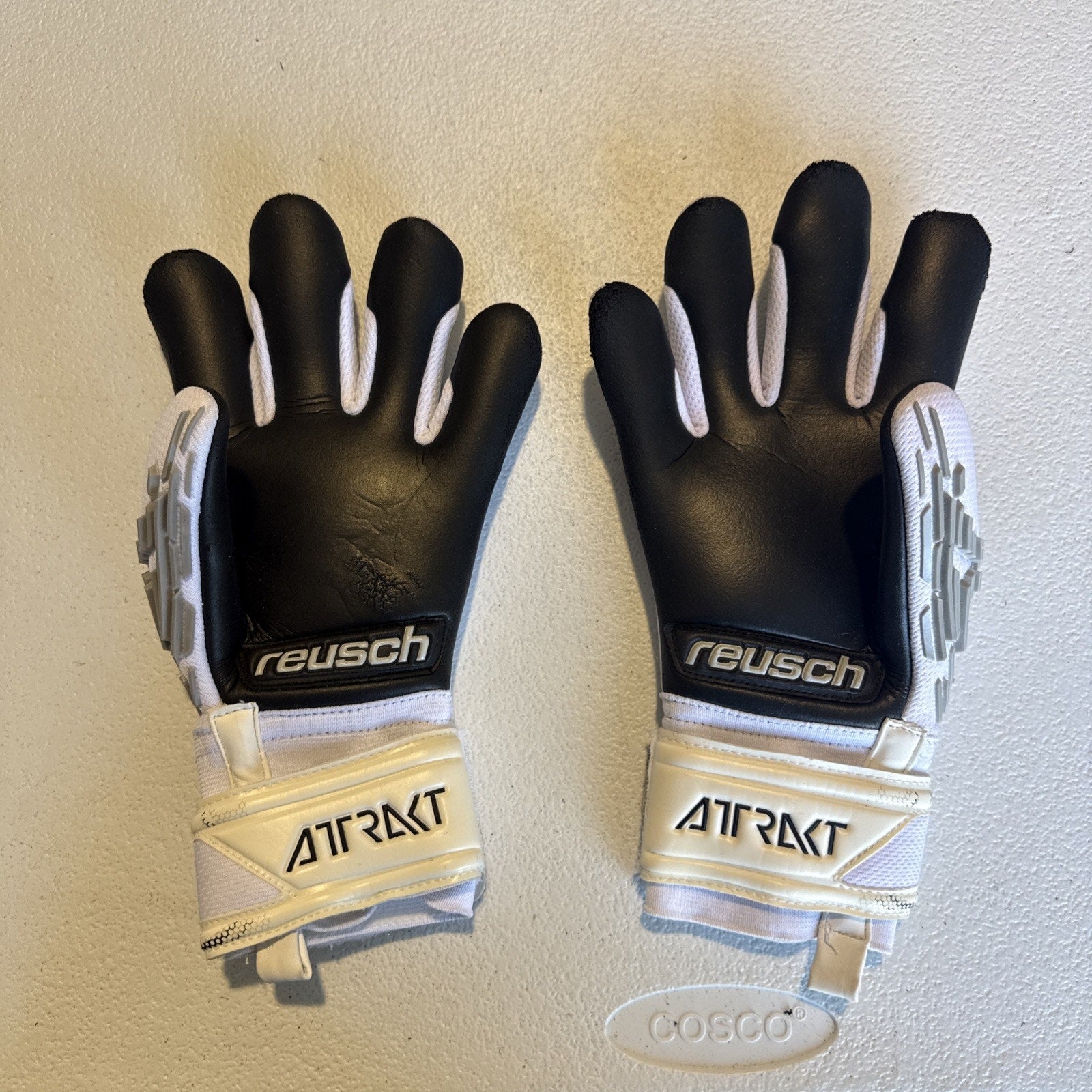 Reusch Attrakt Freegel Silver Finger Support Goalkeeper Glove, Size 7 (INV38)