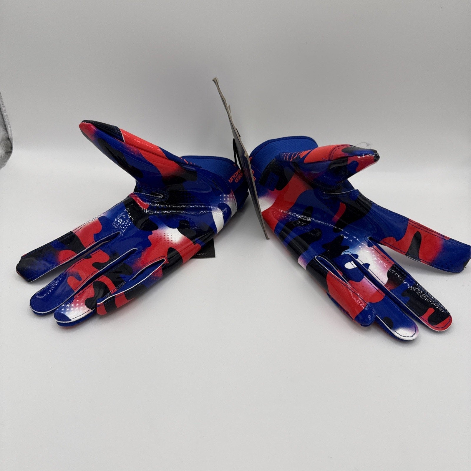 NEW Size M/M Under Armour F9 Nitro Men's Football Gloves w Sticky Gluegrip.