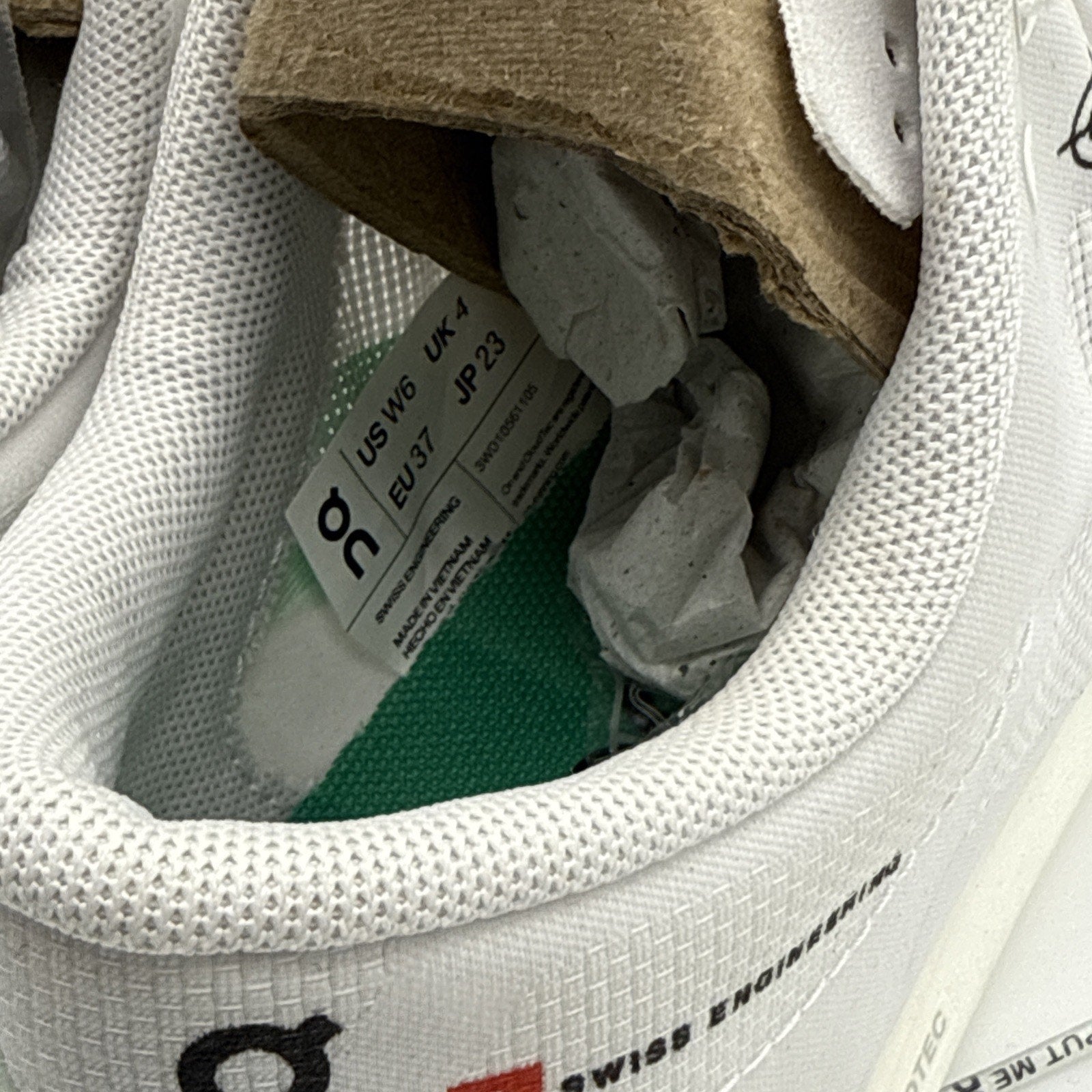 On Cloudspike 1500m Track and Field Shoes - Undyed White/Mint - Women’s Sz 6 New
