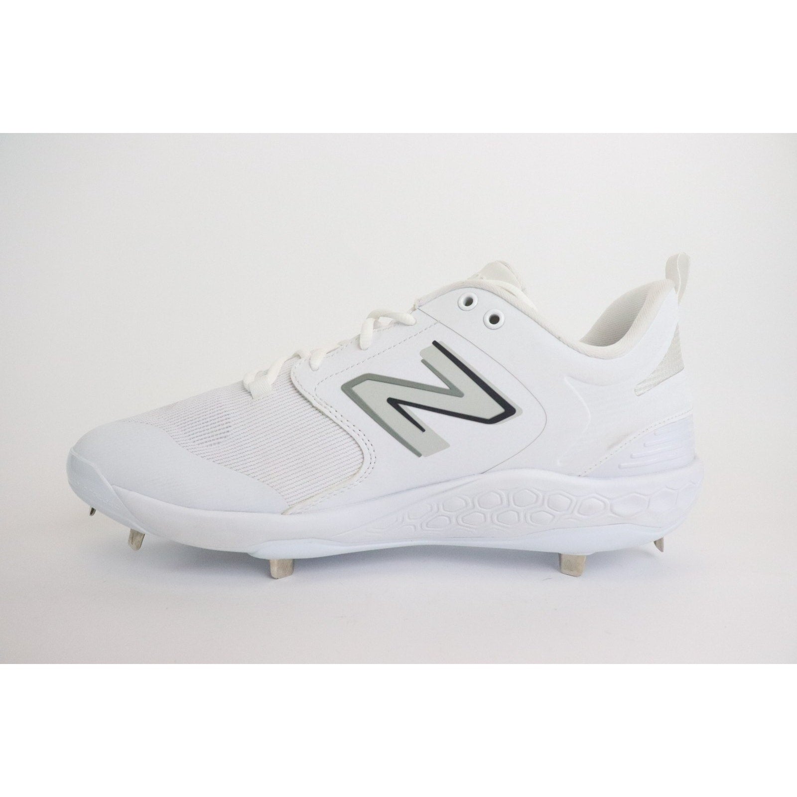 New Balance Fresh Foam Cleats X 3000 V6 Metal White SIZE Men's 16 Women's 17.5