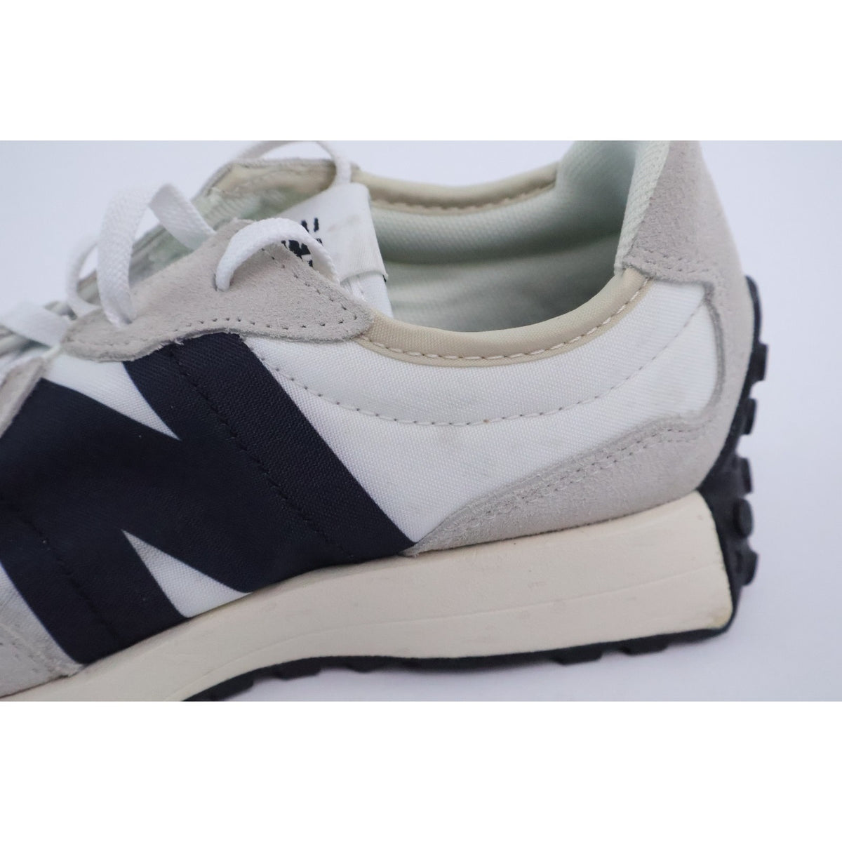 New Balance 327 Boys Size 3.5 Sea Salt White Black Running Shoes NEW Read #19