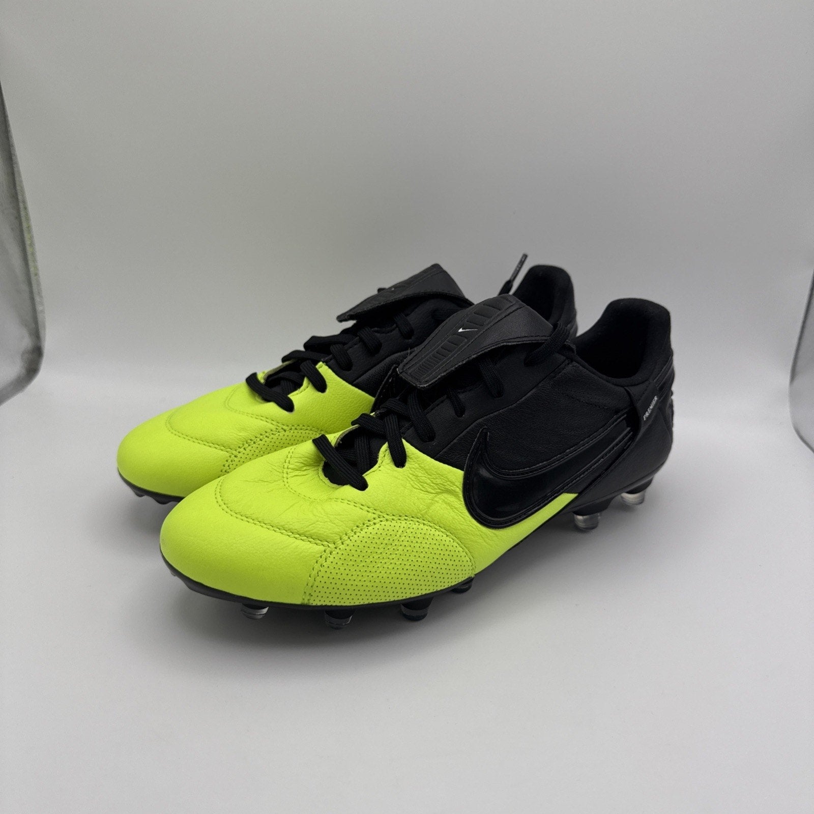 Nike Premier 3 Firm Ground Soccer Cleats AT5889-009 Mens Size 6.5 Black Volt