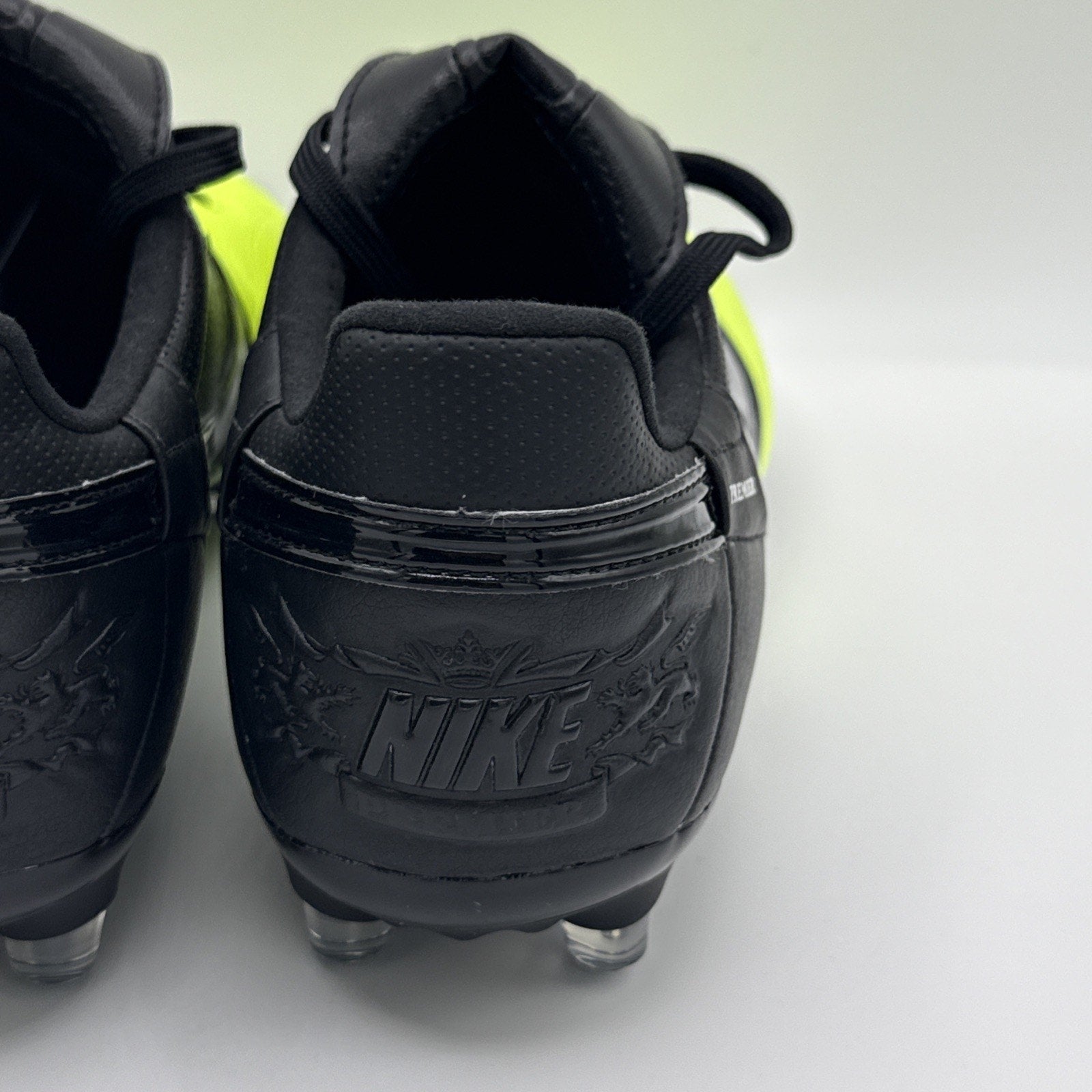 Nike Premier 3 Firm Ground Soccer Cleats AT5889-009 Mens Size 6.5 Black Volt
