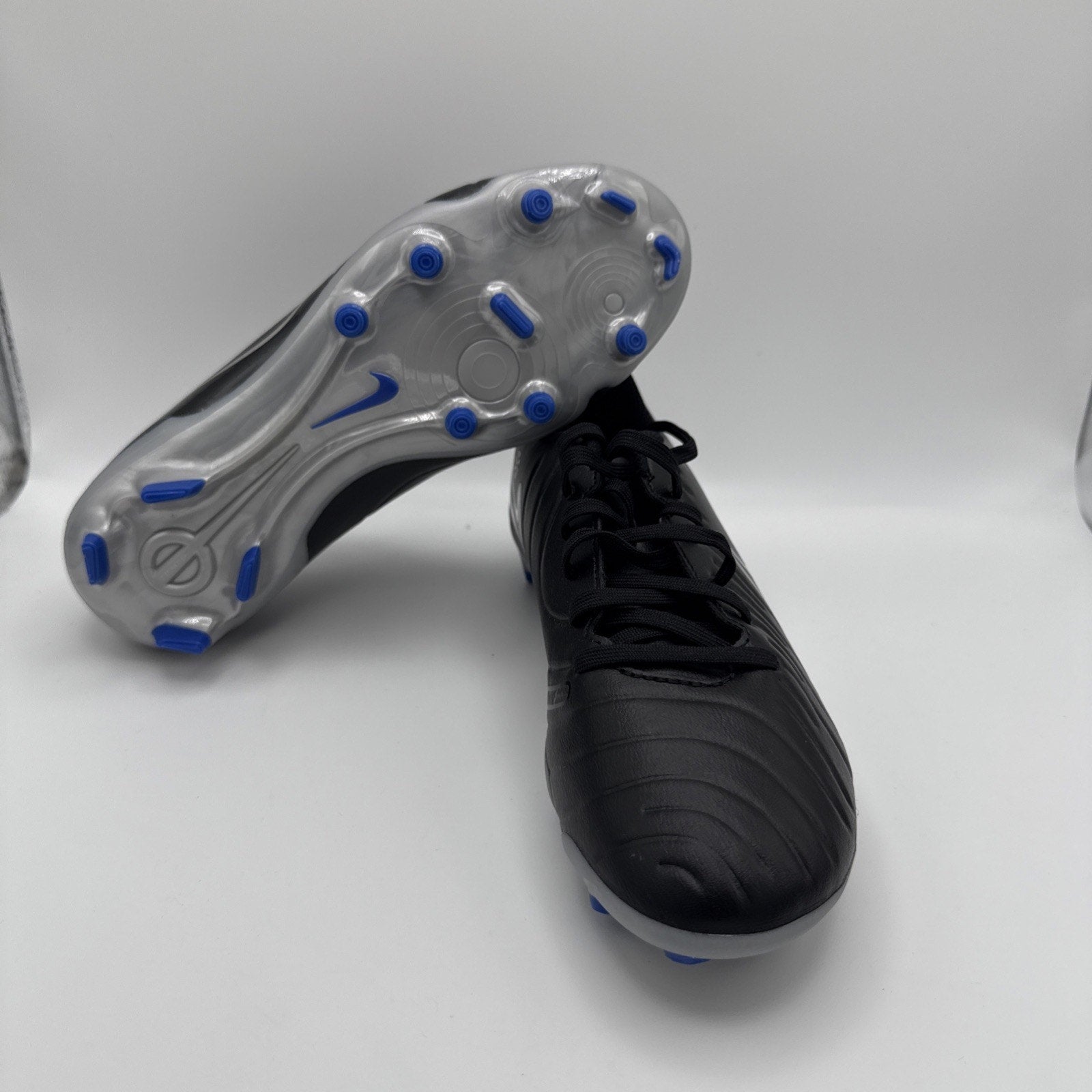 Nike Tiempo Legend 10 Club MG / FG Soccer Cleats Men's Size 5 DV4344-040 New