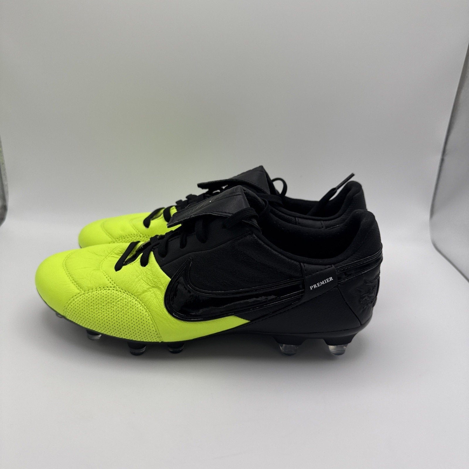 Nike Premier 3 Firm Ground Soccer Cleats AT5889-009 Mens Size 6.5 Black Volt