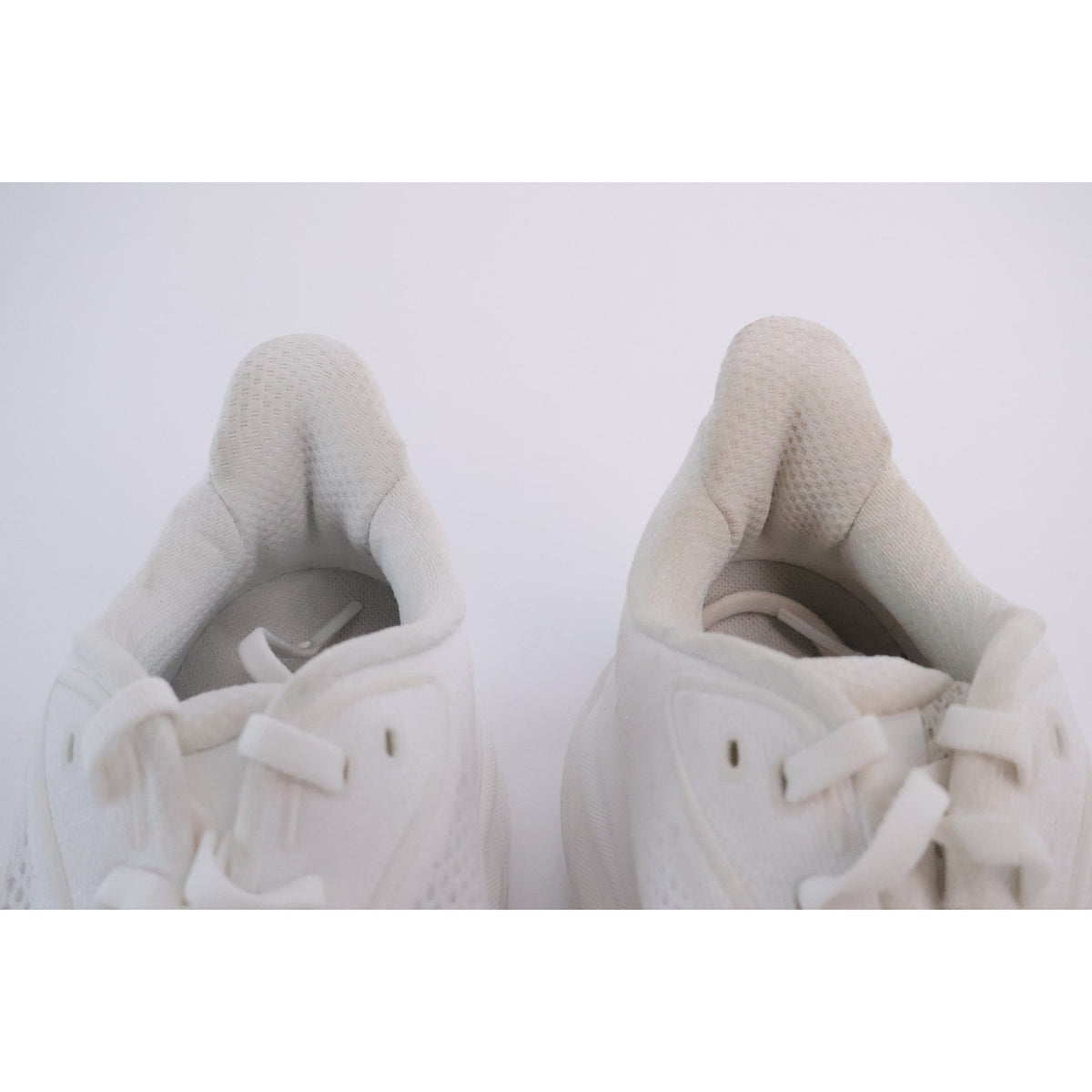 Hoka One One Clifton 10 White Running Shoe's Women's Size 7D Wide 1162050WWH