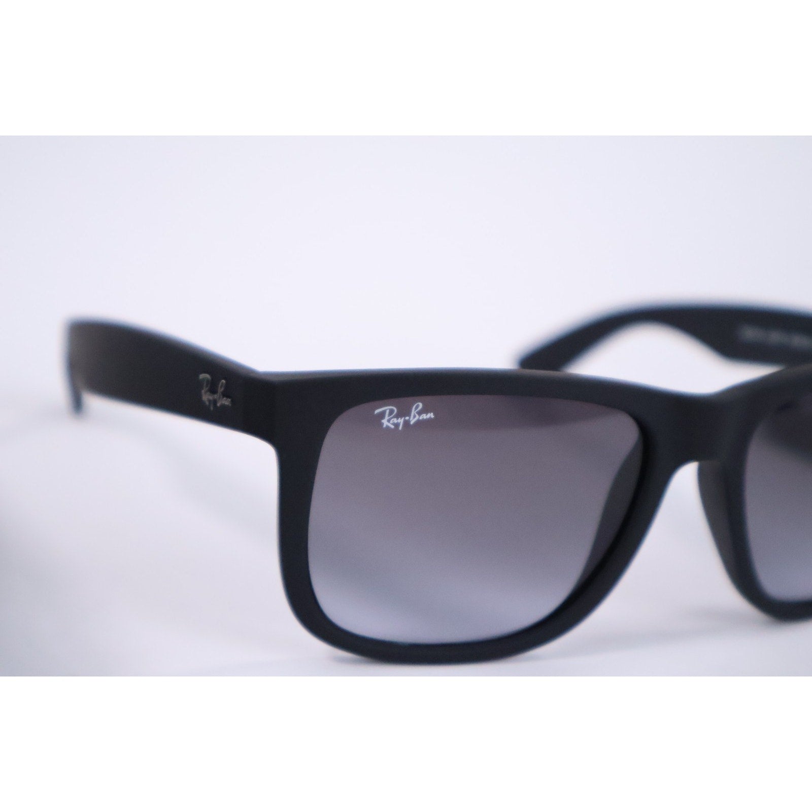 Ray-Ban JUSTIN RB4165 601/8G 54-16 Sunglasses Dark Grey Matte Rubber Black New