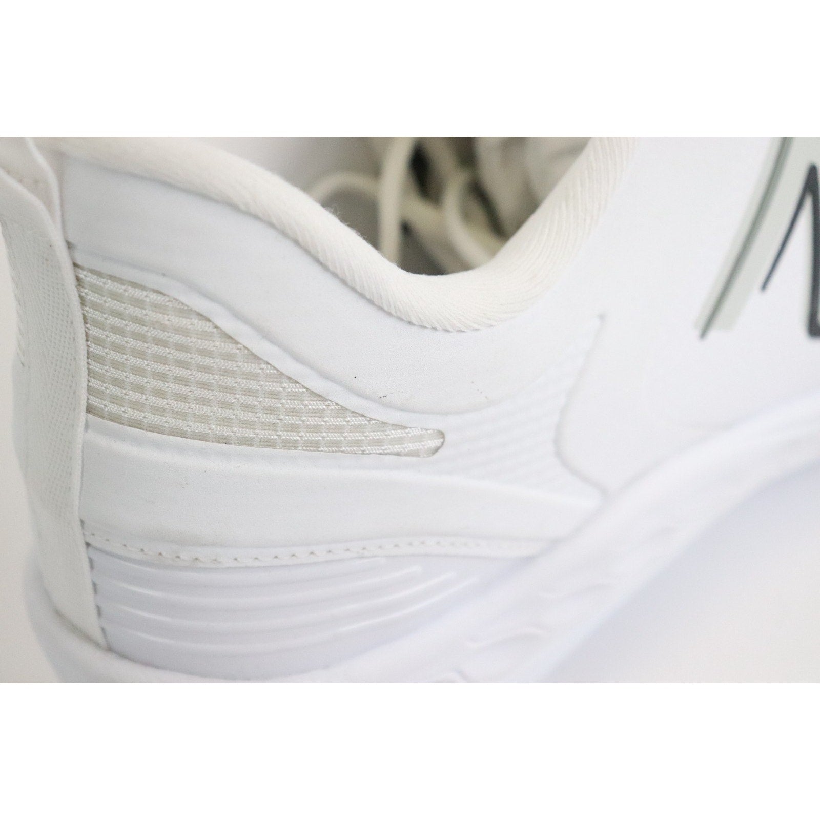New Balance Fresh Foam Cleats X 3000 V6 Metal White SIZE Men's 16 Women's 17.5